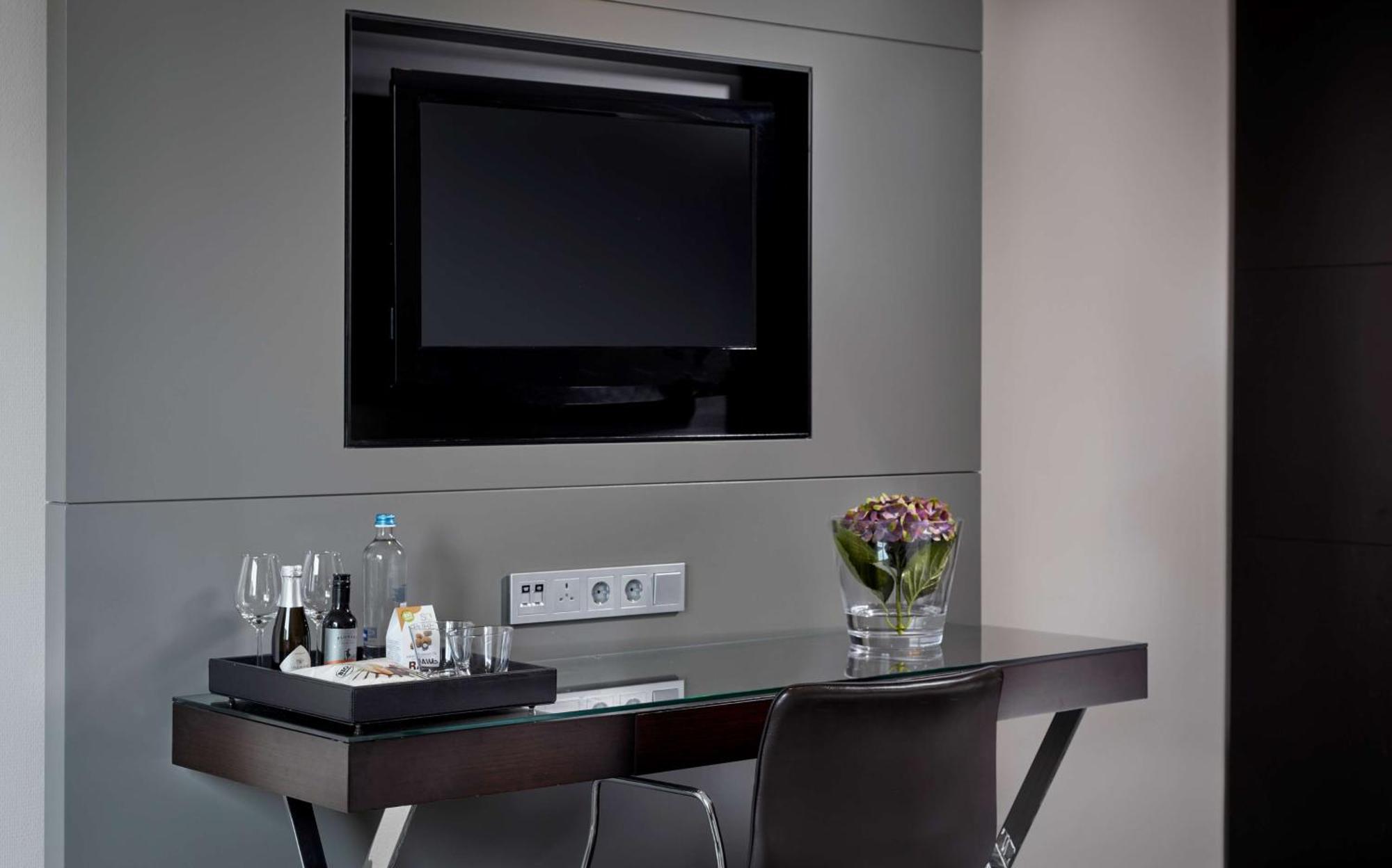 Park Plaza Victoria 4*
